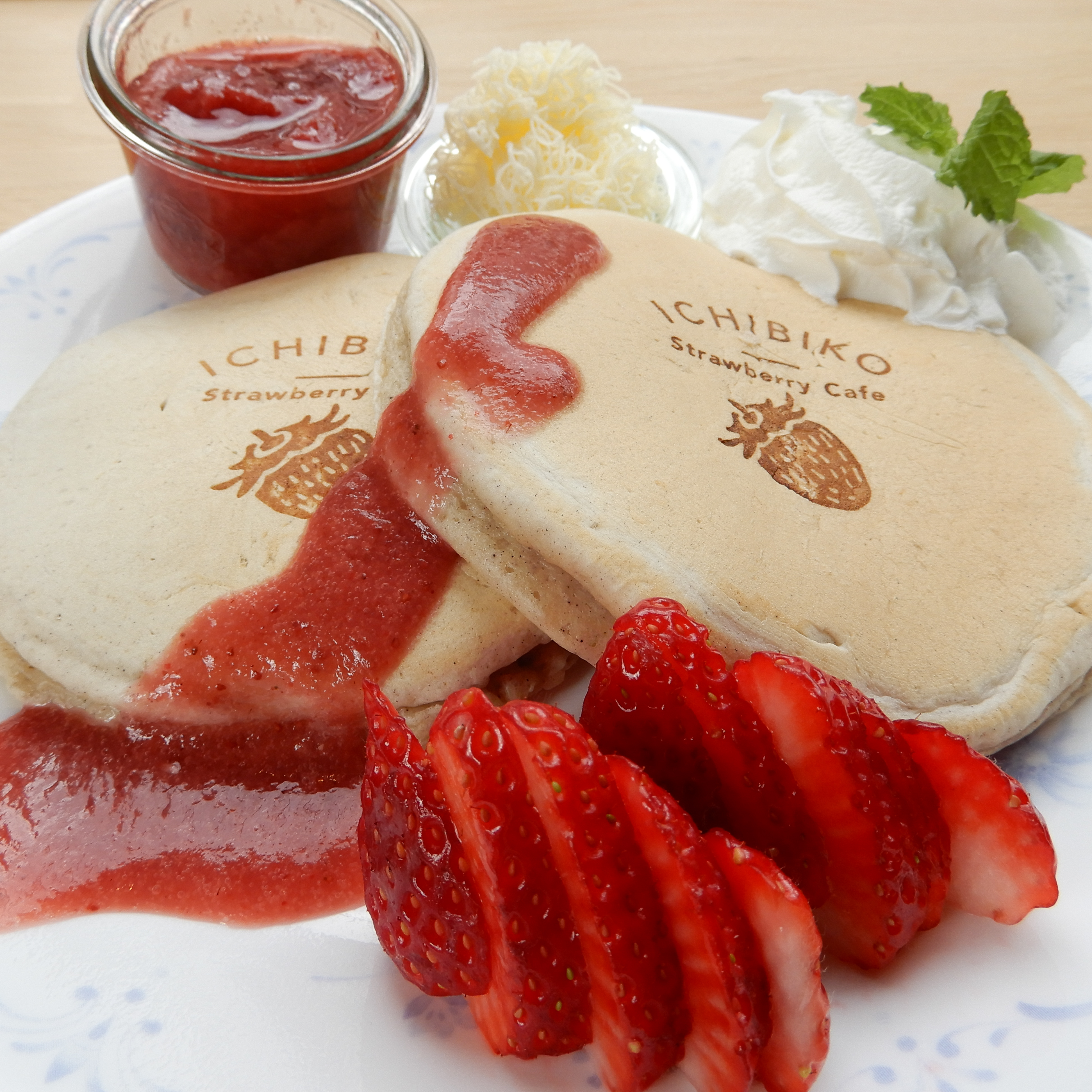 食べる宝石 ミガキイチゴ×九州パンケーキが共同開発『ICHIBIKOパン